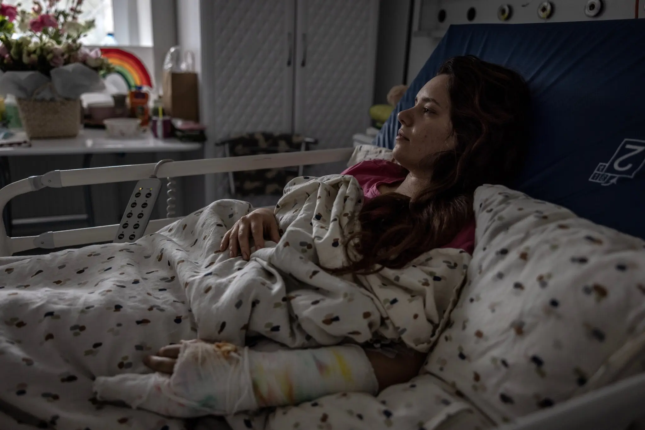 26-річна Олександра Гаранська відновлюється після травм, отриманих після вибуху російського безпілотника в Києві поруч із будівлею, де вона спала з чоловіком та донькою, які загинули.